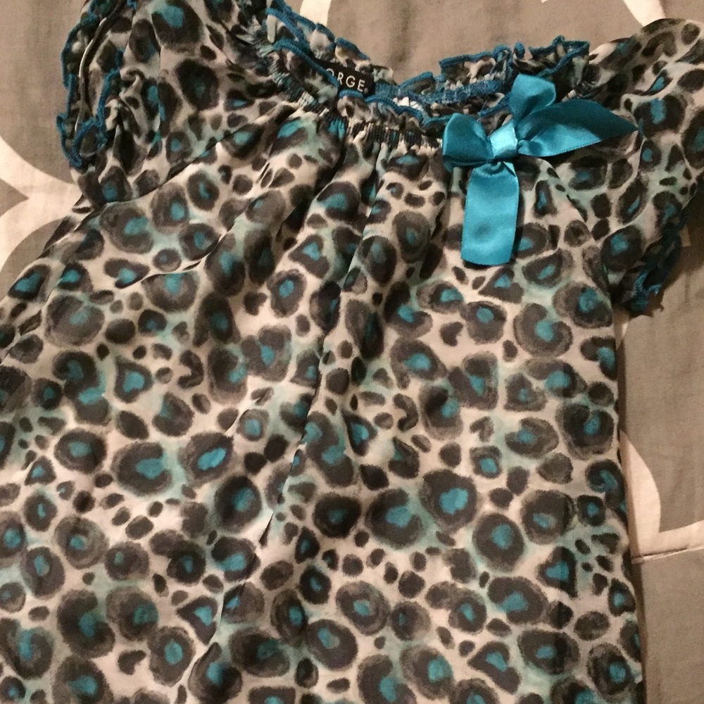 Cute dressy tunic top with cheetah print and bow